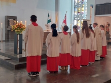 Am Ostermontag im Gebet vereint am Bild von Papst Franziskus in der Kesselstädter St. Elisabethkirche.